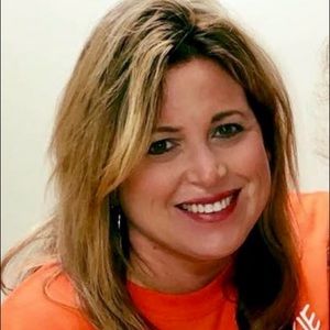 Meet your Posher, Lara